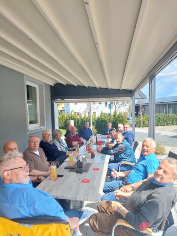 Vorfreude auf Mittagessen beim Neuwirt in Berndorf